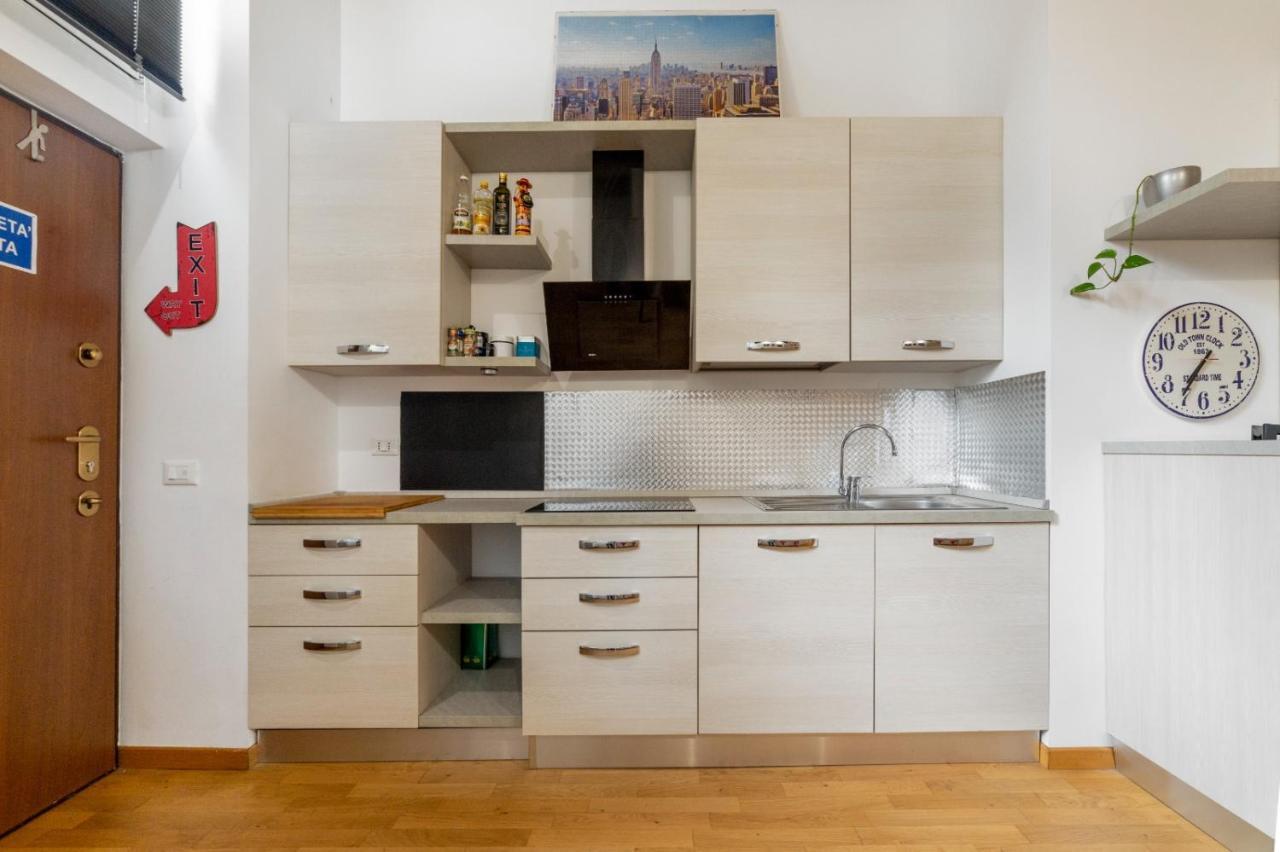 Dergano & Maciachini Cozy Apartment Milan Bagian luar foto