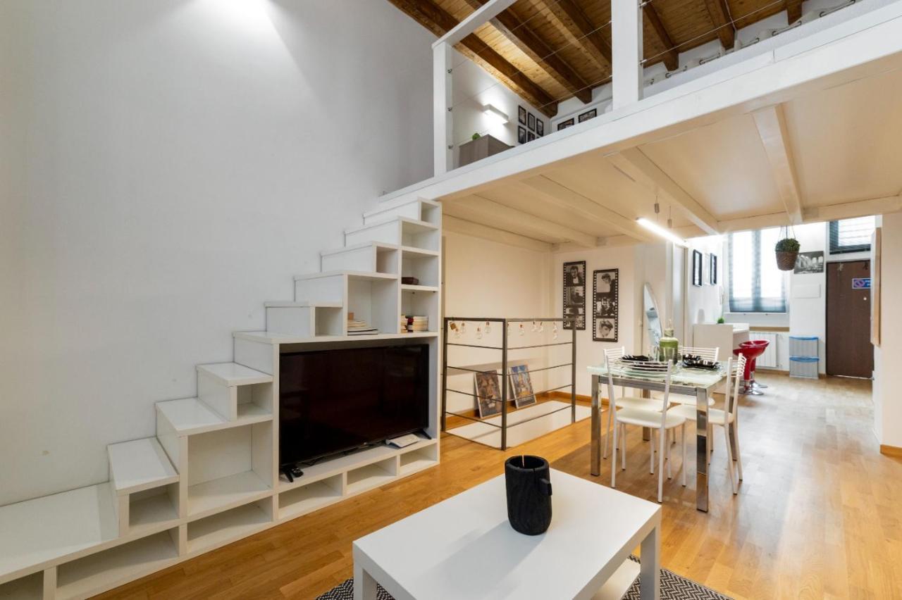 Dergano & Maciachini Cozy Apartment Milan Bagian luar foto