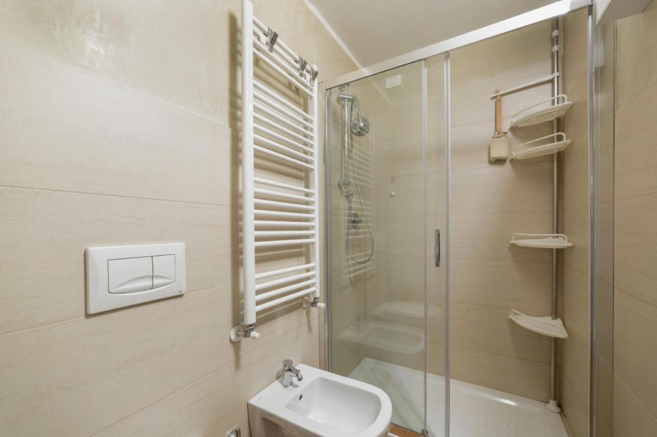 Dergano & Maciachini Cozy Apartment Milan Bagian luar foto